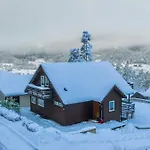 House With Sauna & Hot Tub, 4 Beds *