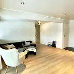 House With Sauna & Hot Tub, 4 Beds Tatil Evi *