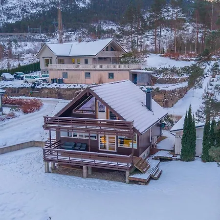 House With Sauna & Hot Tub, 4 Beds * Tonstad