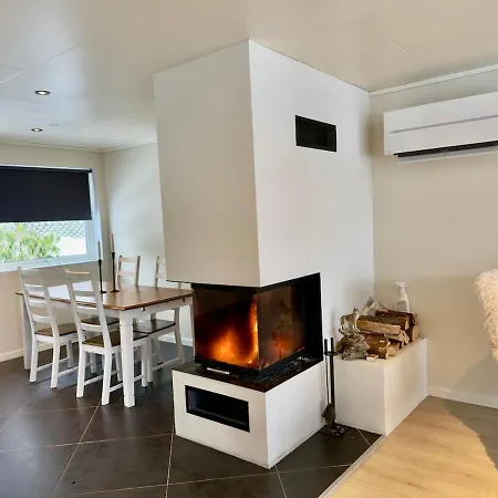 House With Sauna & Hot Tub, 4 Beds Feriehus *