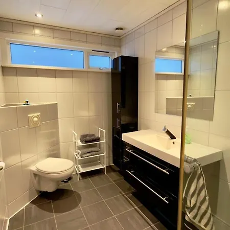 House With Sauna & Hot Tub, 4 Beds *
