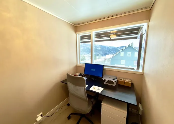 House With Sauna & Hot Tub, 4 Beds Feriehus