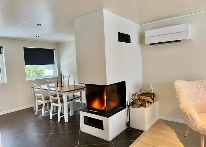 House With Sauna & Hot Tub, 4 Beds Feriehus *