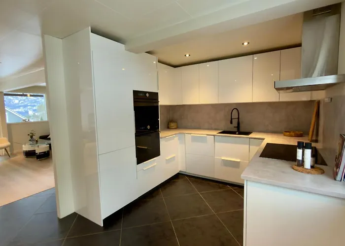 House With Sauna & Hot Tub, 4 Beds Tonstad